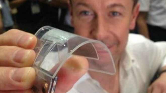 البطارية الجديدة يبلغ سمكها 0.55 ميللمترا وبدرجة انحناء قصوى تصل إلى 25 درجة